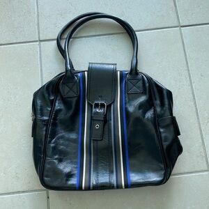 100% Argentine leather handbag.